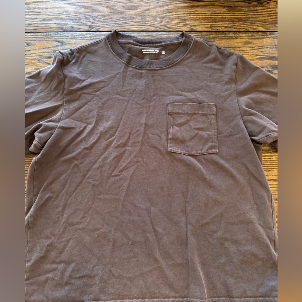 Brown Abercrombie, oversize T-shirt. Never worn. Perfect condition.